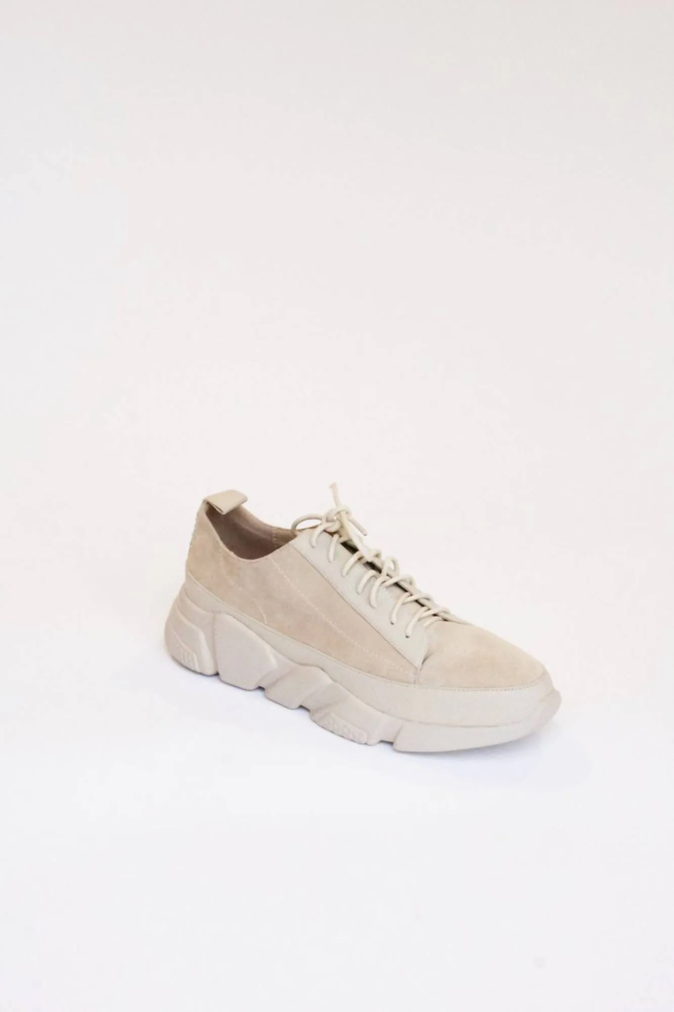 gia sneaker taupe