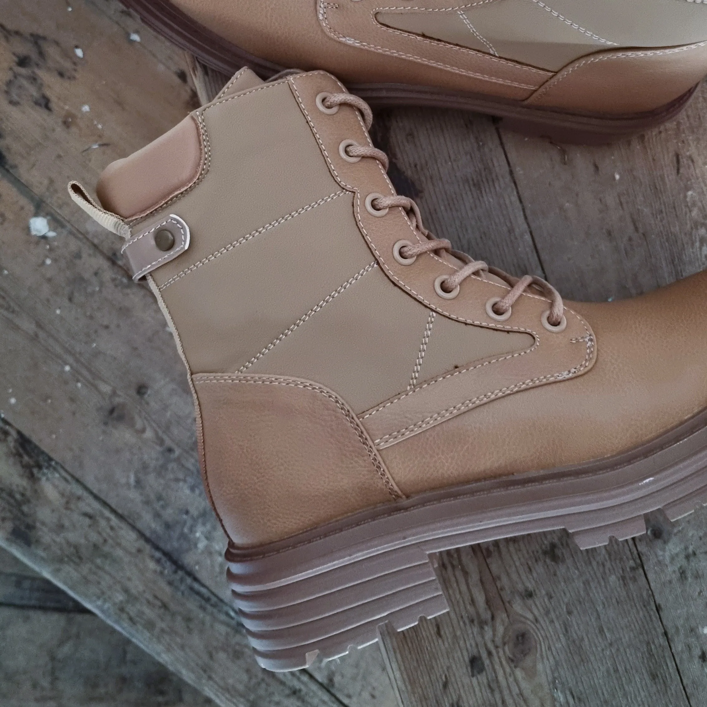 Lace up biker boots - Beige